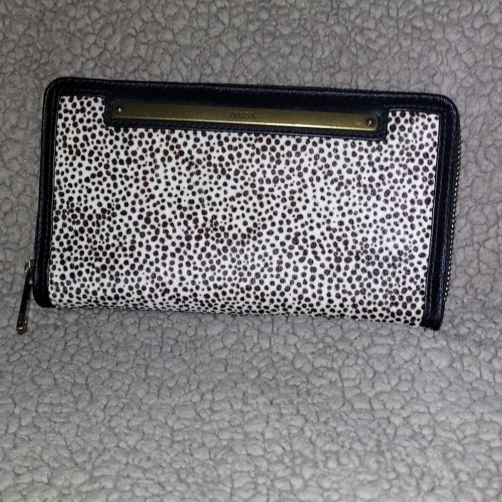 Fossil Cow Hide Wallet. - image 1
